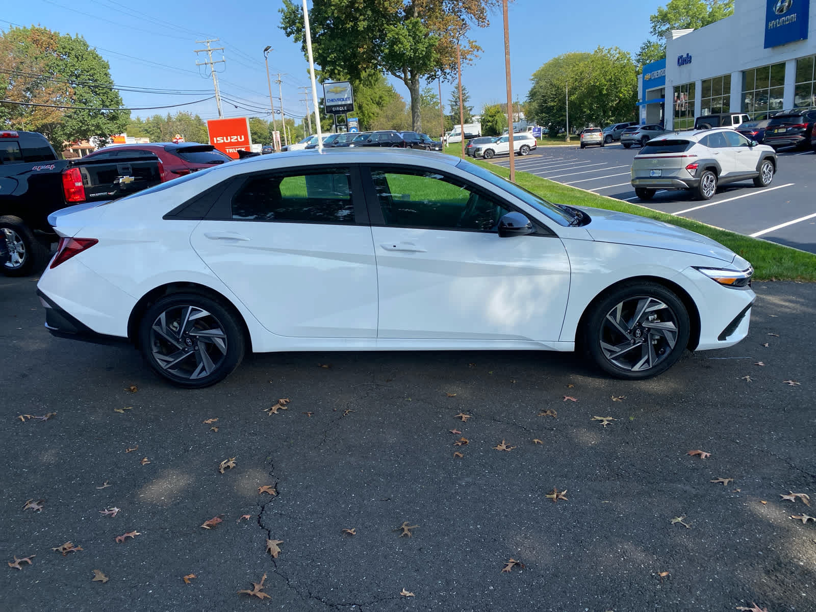 2025 Hyundai Elantra SEL Sport photo 2