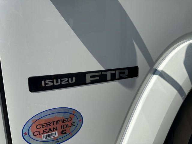 2025 Isuzu FTR photo 3