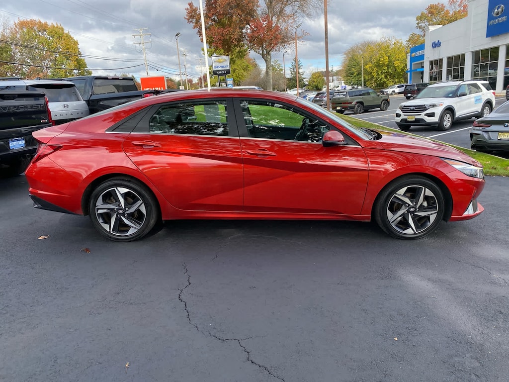 Certified 2022 Hyundai Elantra Limited IVT