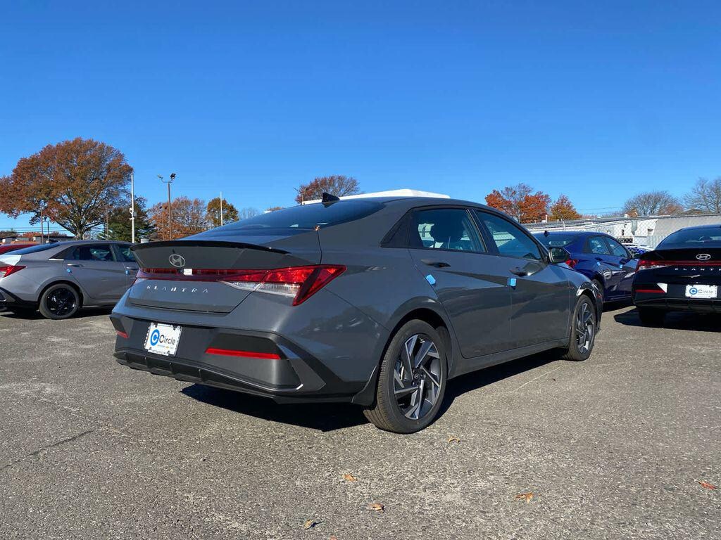 New 2025 Hyundai Elantra SEL Sport Sedan