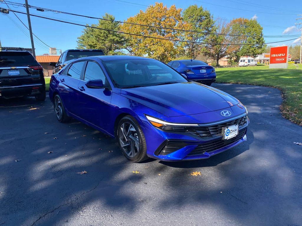 New 2025 Hyundai Elantra SEL Convenience Sedan