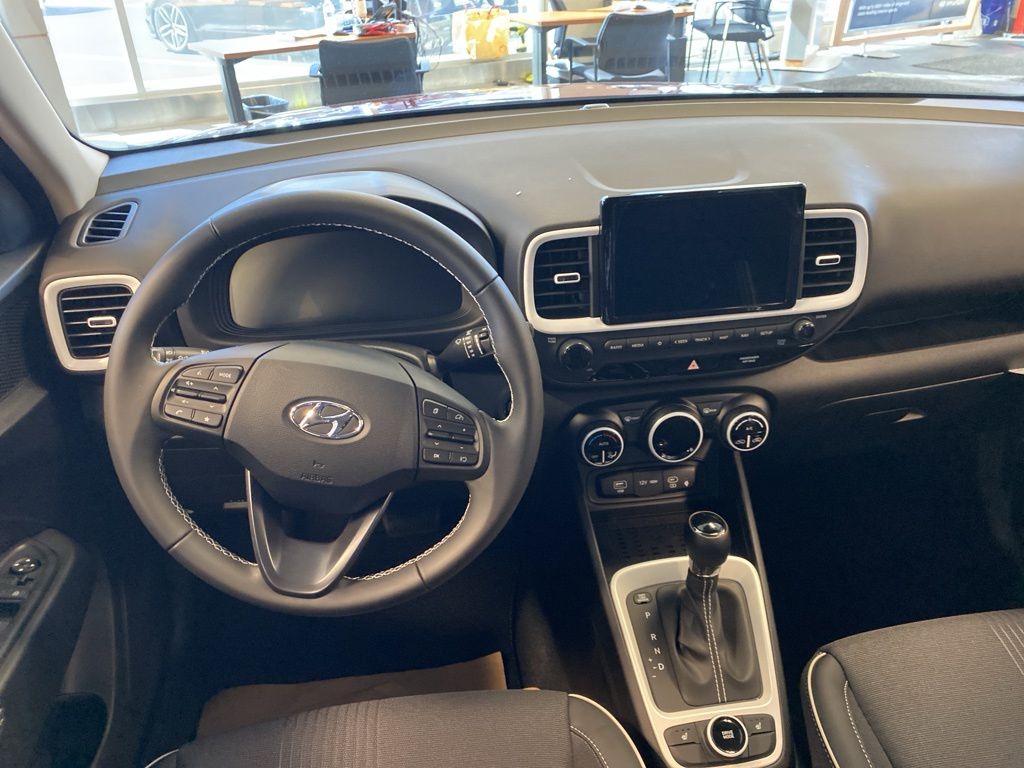 2025 Hyundai Venue Limited - Photo 7