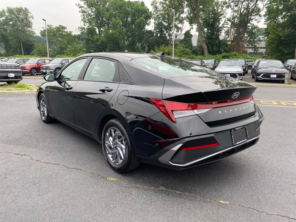 2024 Hyundai Elantra SEL - Photo 8