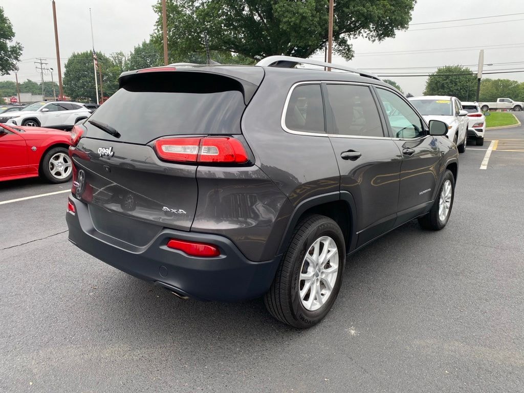 Used 2016 Jeep Cherokee Latitude SUV