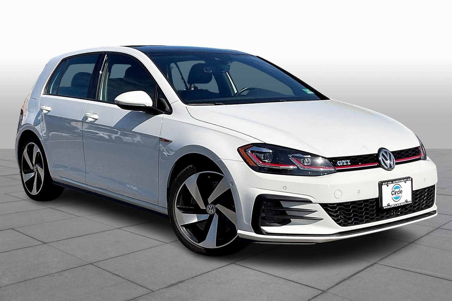 2018 Volkswagen Golf GTI photo 2