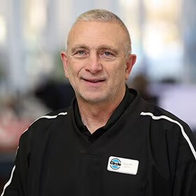 Staff member Tom Papa from ID_14ff7e