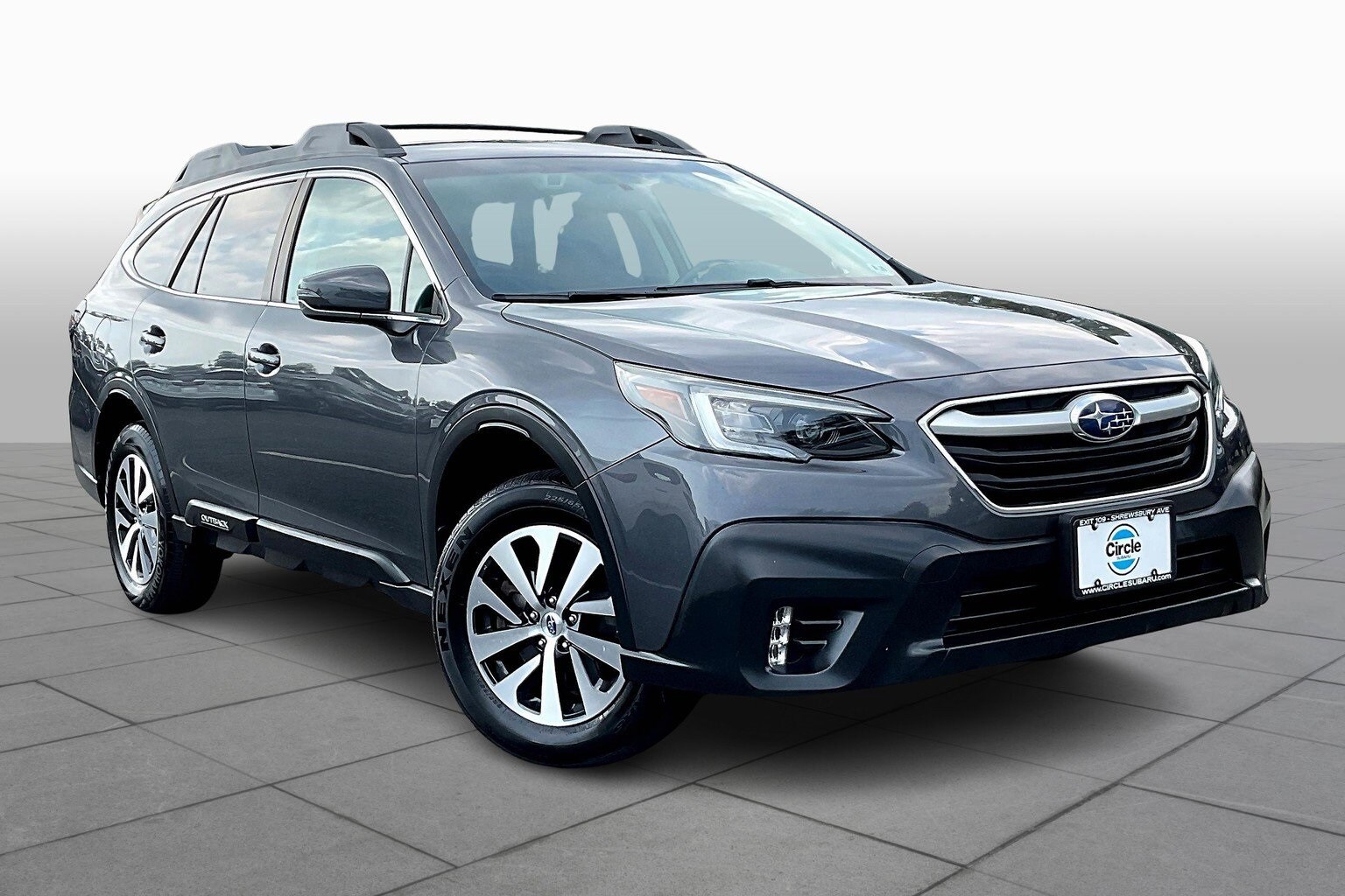 2020 Subaru Outback Premium photo 2