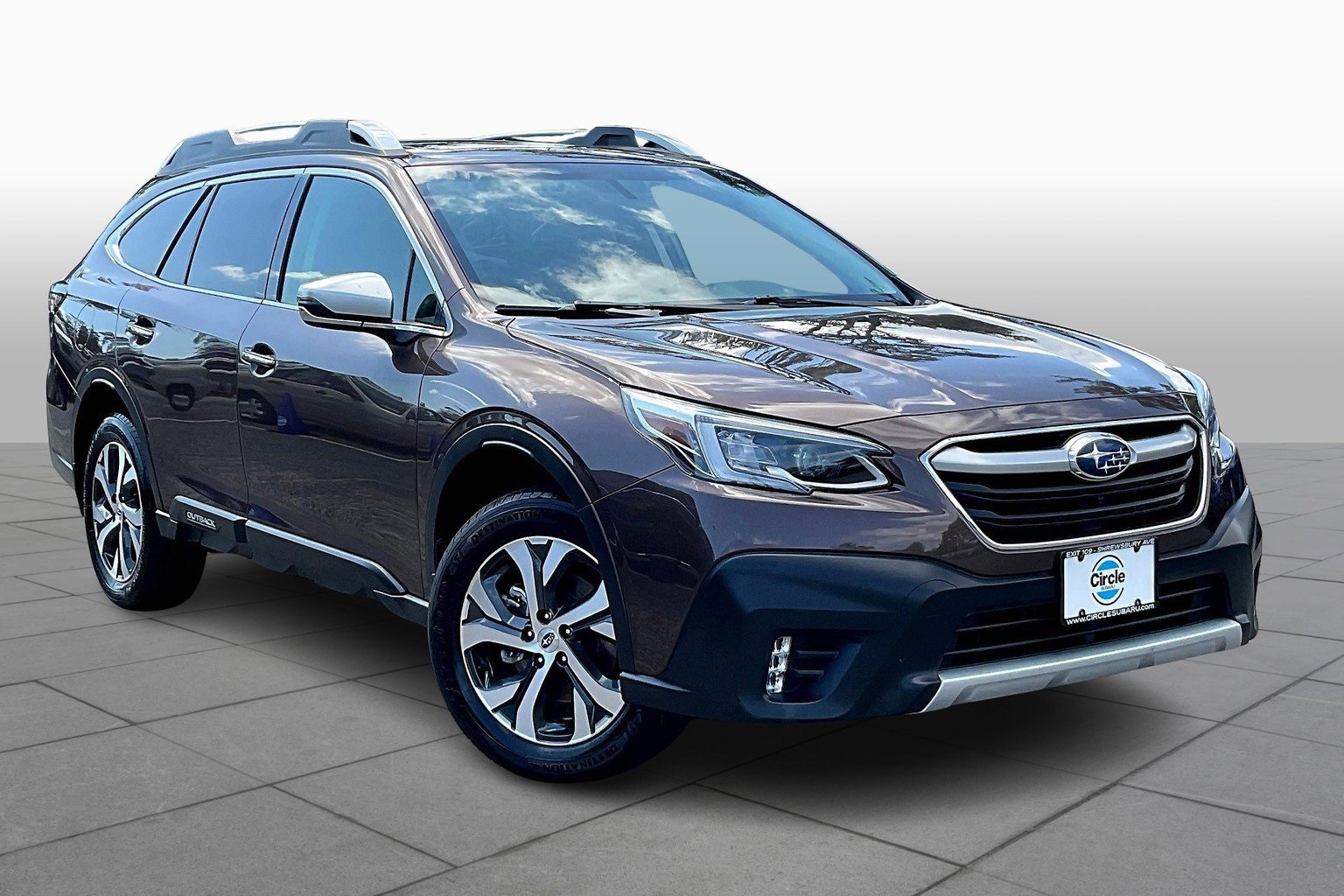 2022 Subaru Outback Touring XT photo 2