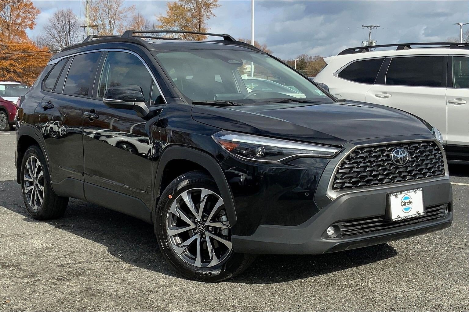 2023 Toyota Corolla Cross XLE photo 2