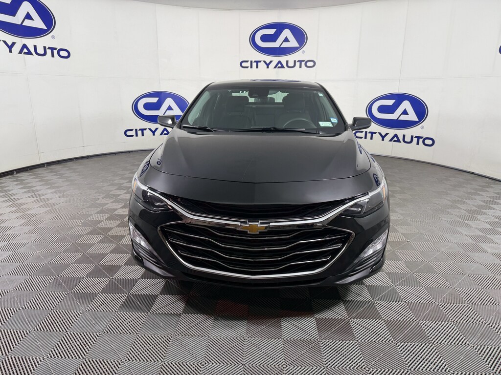 2024 Chevrolet Malibu 1LT photo 2