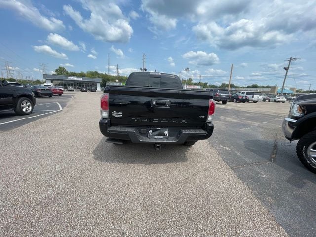 Used 2018 Toyota Tacoma Limited with VIN 3TMGZ5AN7JM127967 for sale in Memphis, TN