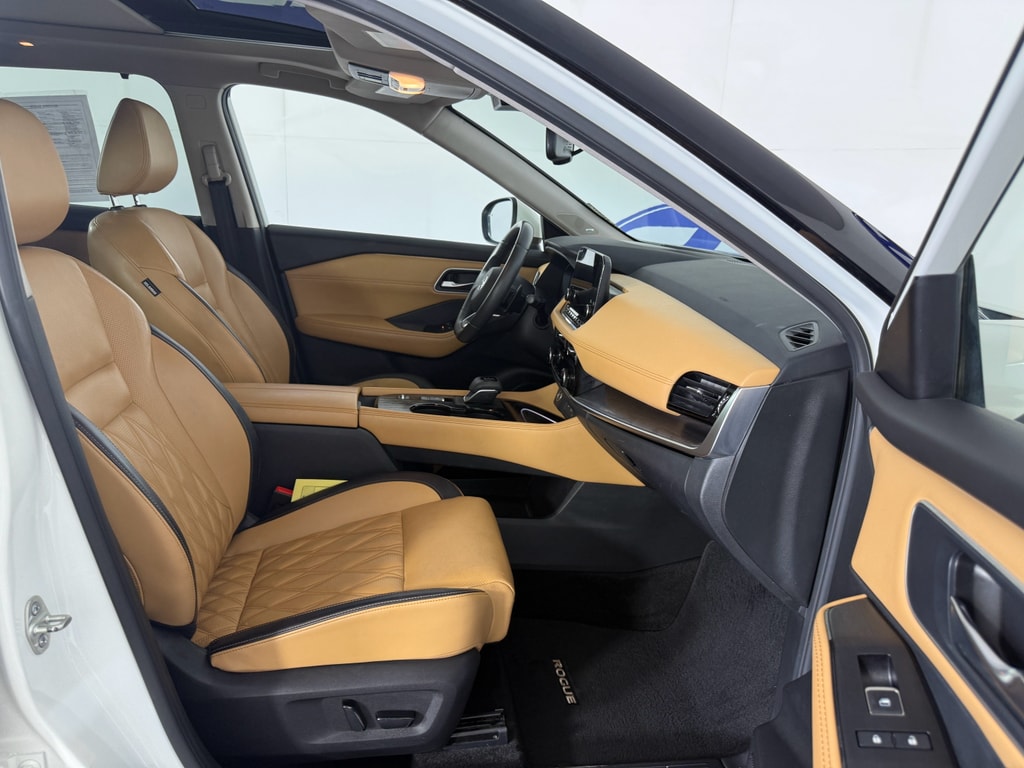 Certified 2021 Nissan Rogue Platinum with VIN JN8AT3DC9MW107475 for sale in Memphis, TN