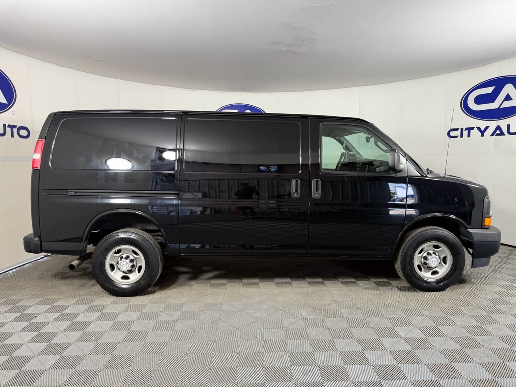 2017 Chevrolet Express 2500 Work Van photo 3