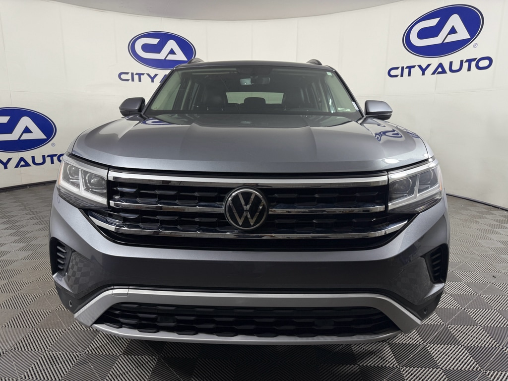 Certified 2022 Volkswagen Atlas SE w/Tech with VIN 1V2JR2CA9NC533978 for sale in Memphis, TN