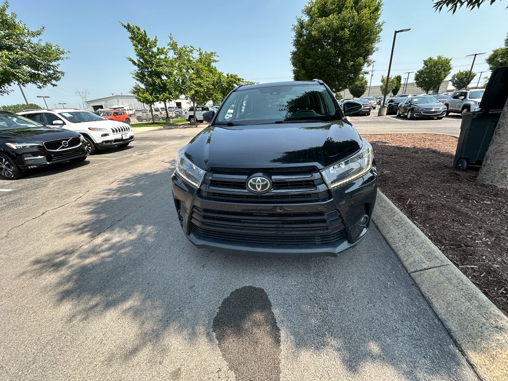 Certified 2019 Toyota Highlander SE with VIN 5TDJZRFH5KS569194 for sale in Murfreesboro, TN