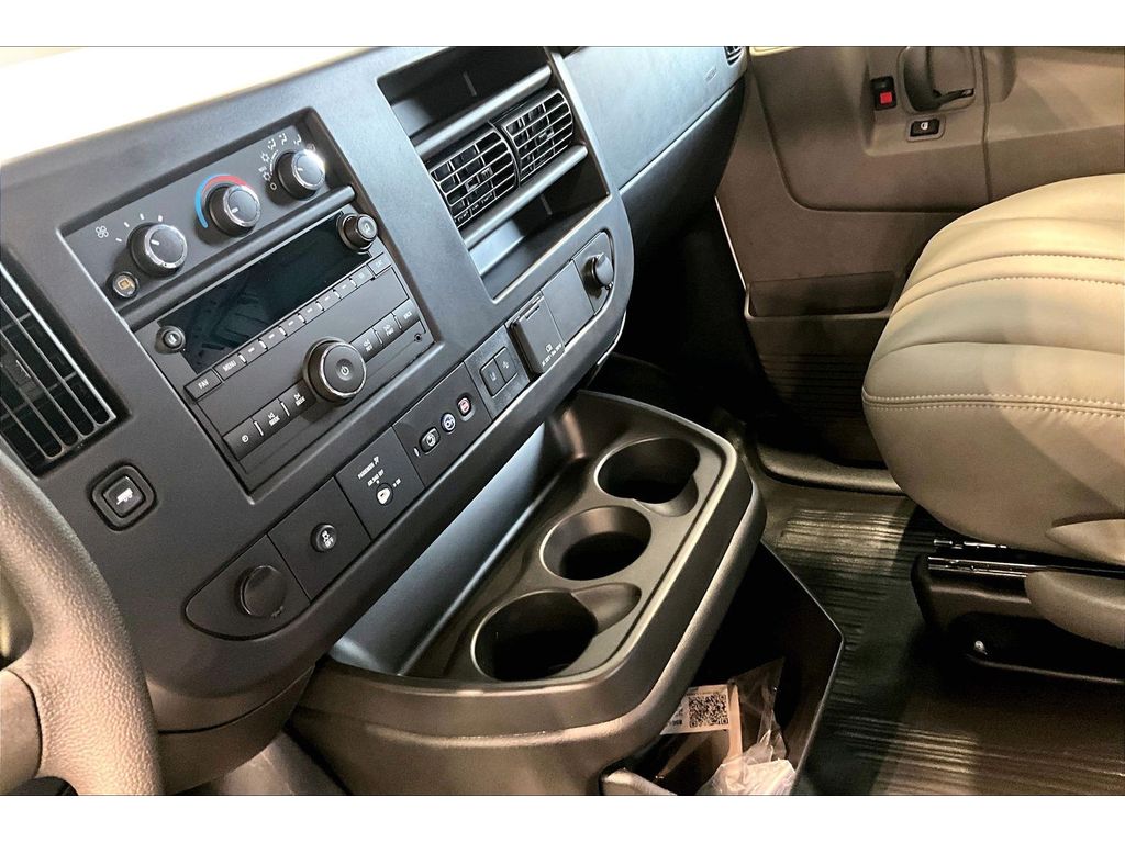 2025 Chevrolet Express Cargo Work Van - Photo 11