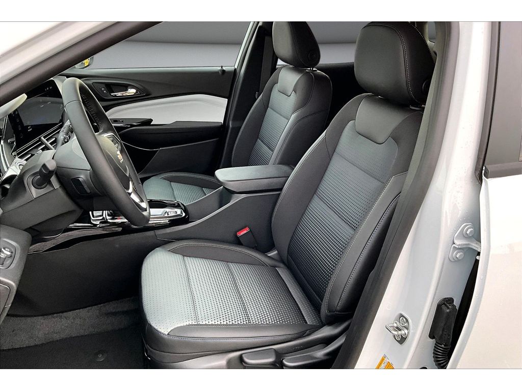 2026 Chevrolet Trax LT - Photo 10