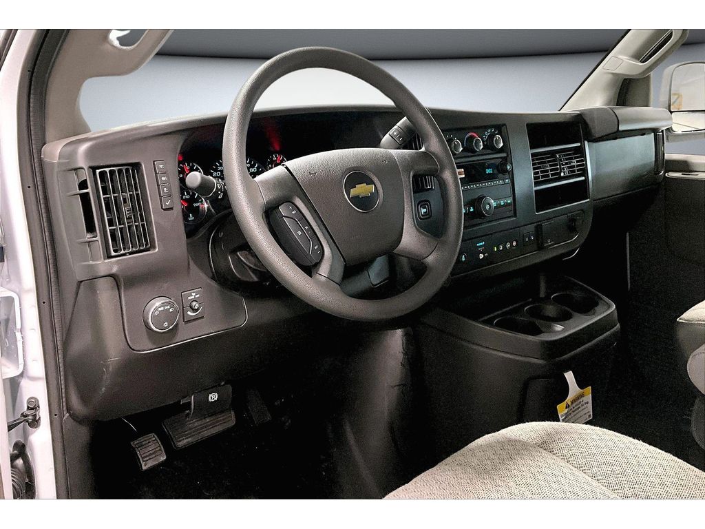 2025 Chevrolet Express Cargo Work Van - Photo 9