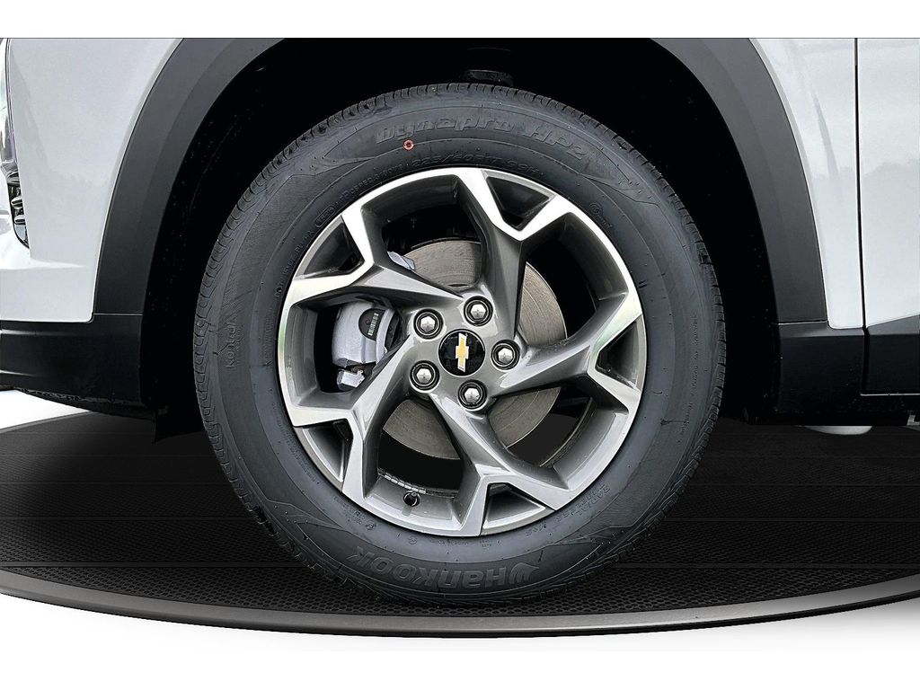 2026 Chevrolet Trax LT - Photo 13