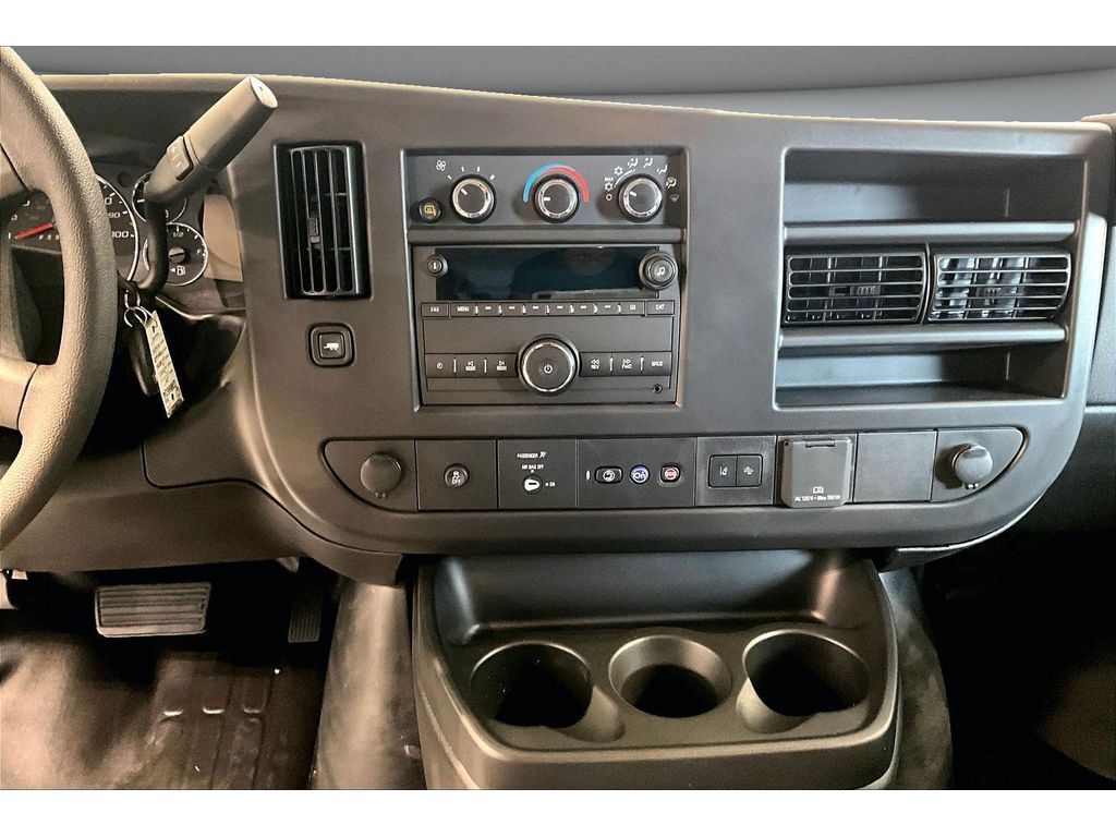 2025 Chevrolet Express Cargo Work Van - Photo 10