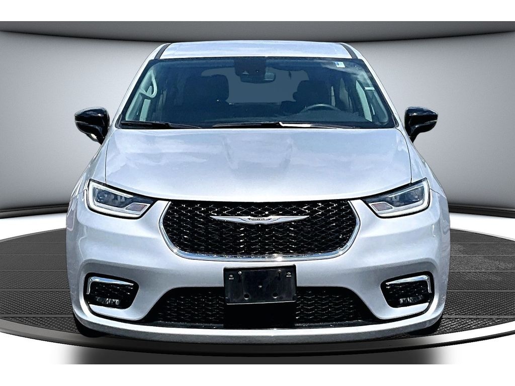 Used 2024 Chrysler Pacifica Touring L