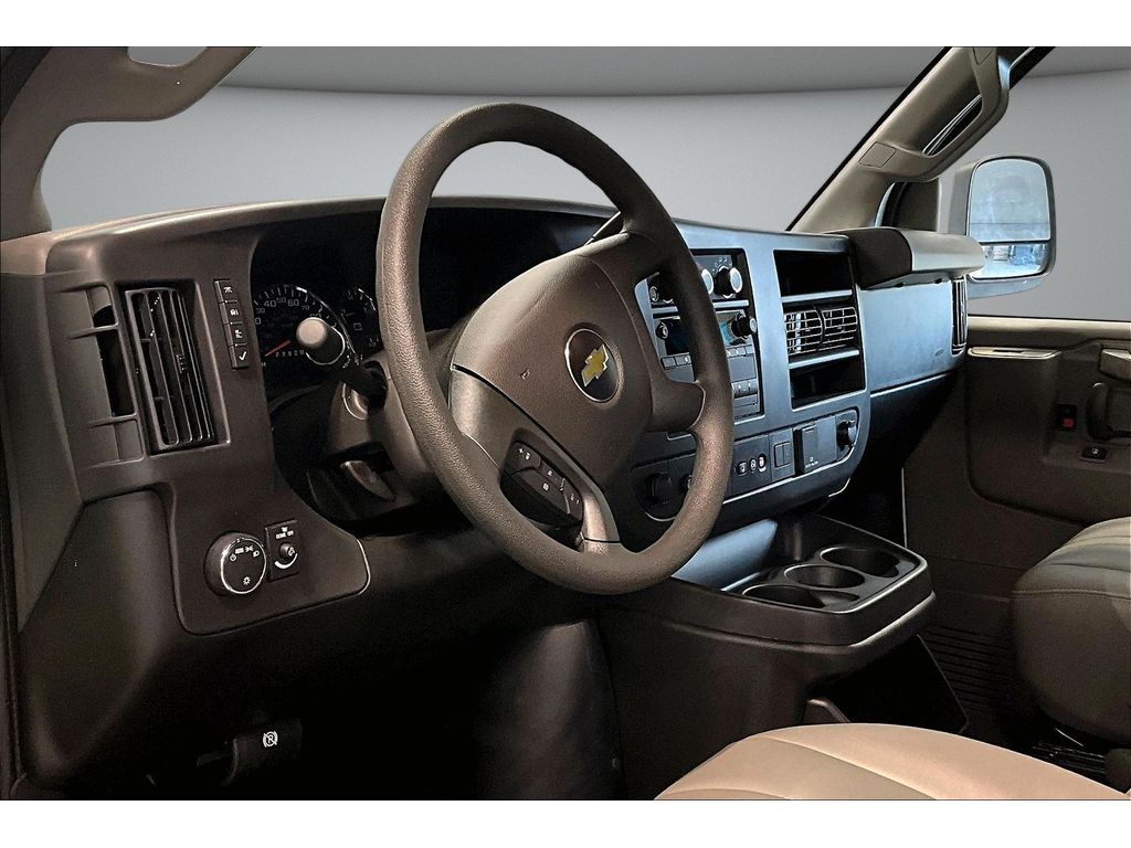 2025 Chevrolet Express Cargo Work Van - Photo 9