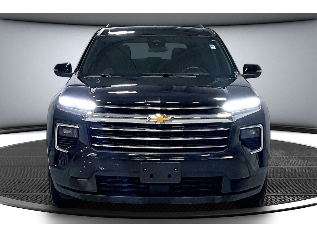 Used 2025 Chevrolet Traverse LT SUV