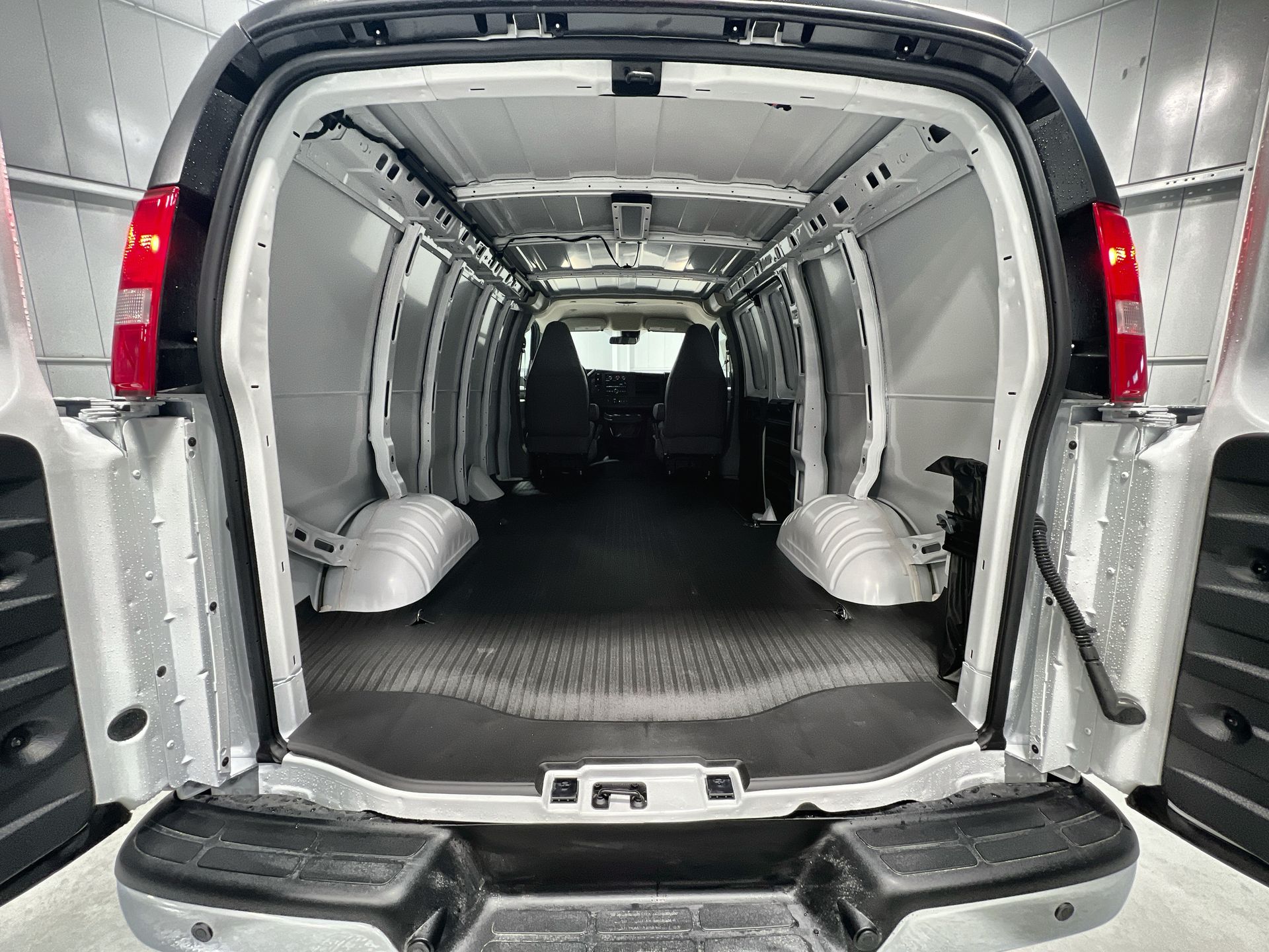 2025 Chevrolet Express Cargo Work Van - Photo 56