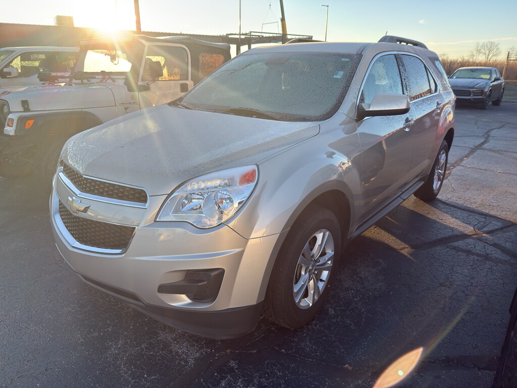 2015 Chevrolet Equinox LT photo 2
