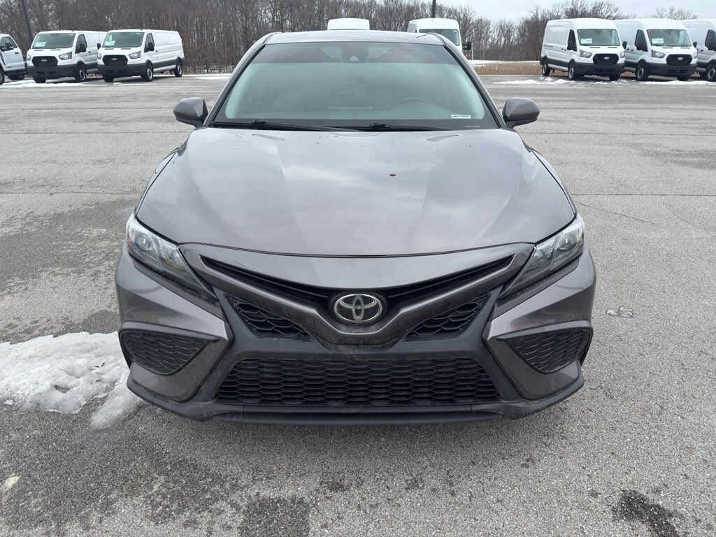 2021 Toyota Camry SE photo 2