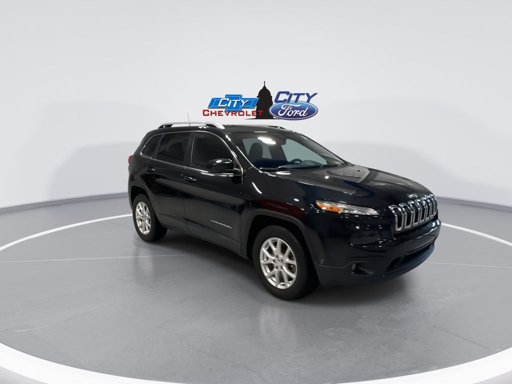 2016 Jeep Cherokee Latitude photo 2
