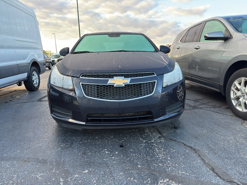 2014 Chevrolet Cruze photo 2