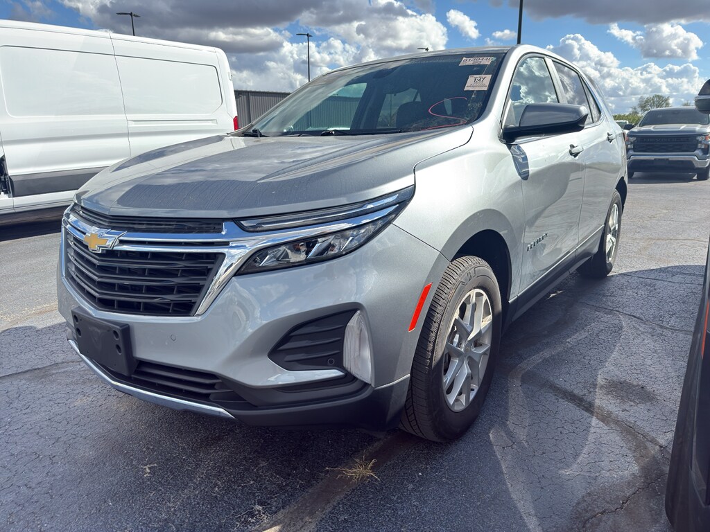 2023 Chevrolet Equinox LT photo 2