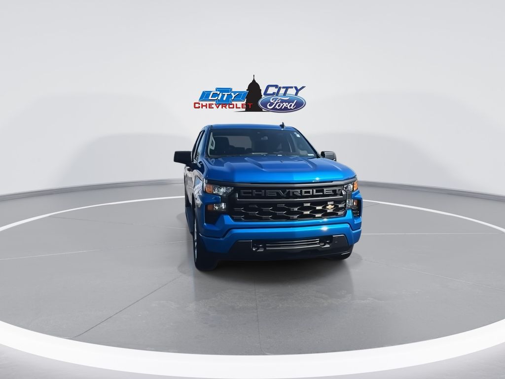 2022 Chevrolet Silverado 1500 Custom photo 2