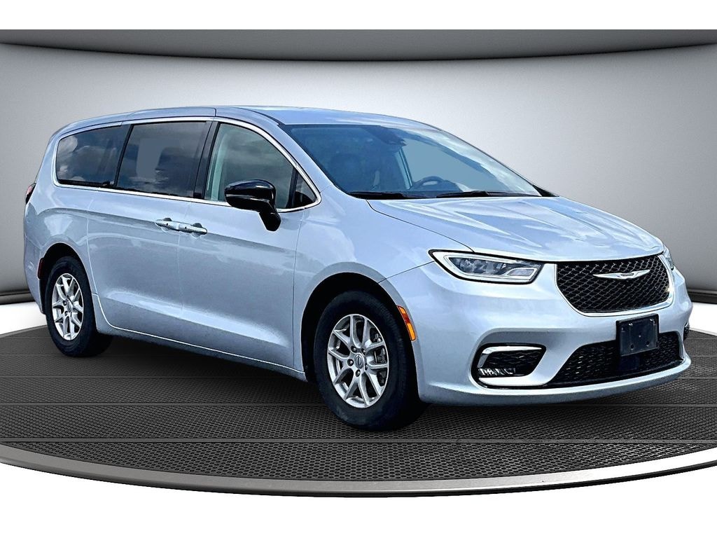 Used 2024 Chrysler Pacifica Touring L