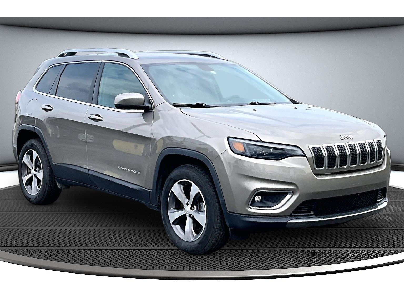 Used 2019 Jeep Cherokee Limited with VIN 1C4PJMDX1KD437687 for sale in Columbia City, IN
