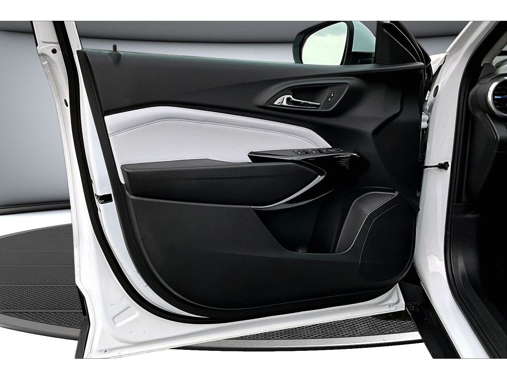 2026 Chevrolet Trax LT - Photo 35