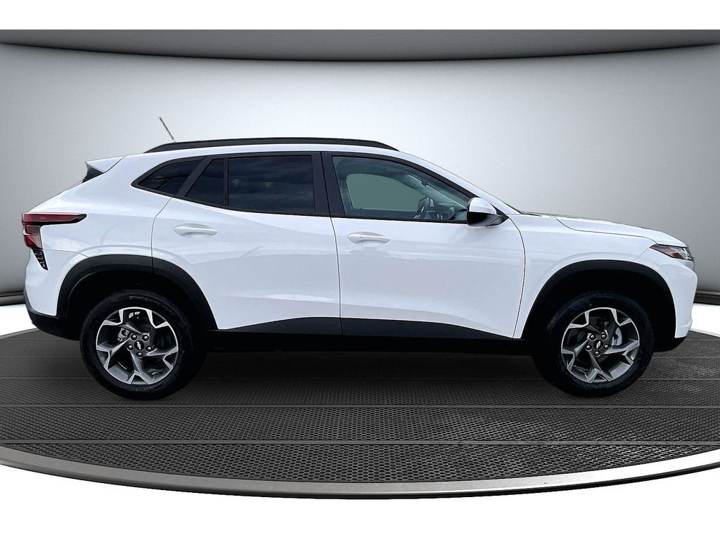 2026 Chevrolet Trax LT - Photo 17