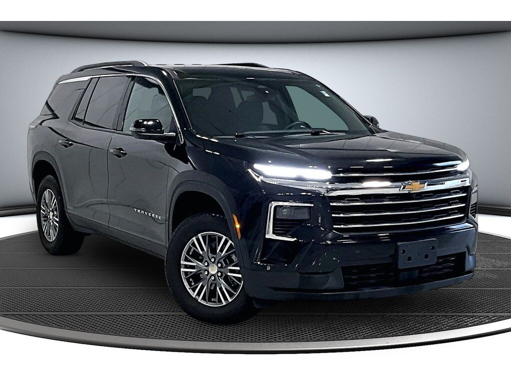 Used 2025 Chevrolet Traverse LT SUV