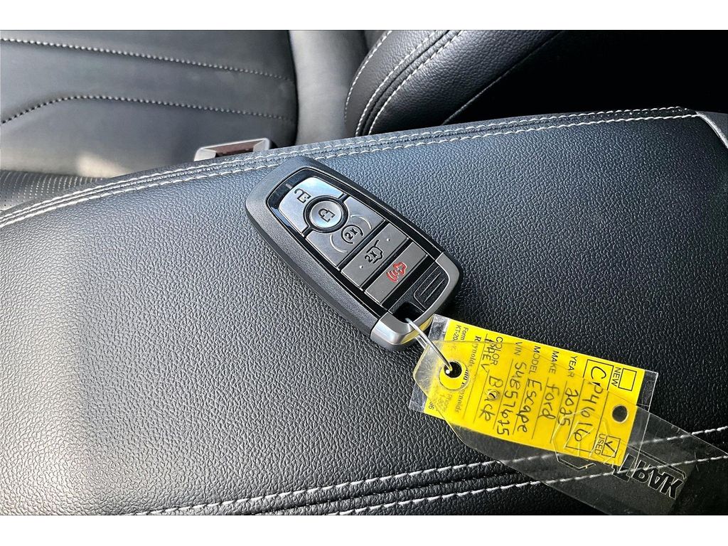 2025 Ford Escape Plug-in hybrid PHEV - Photo 13