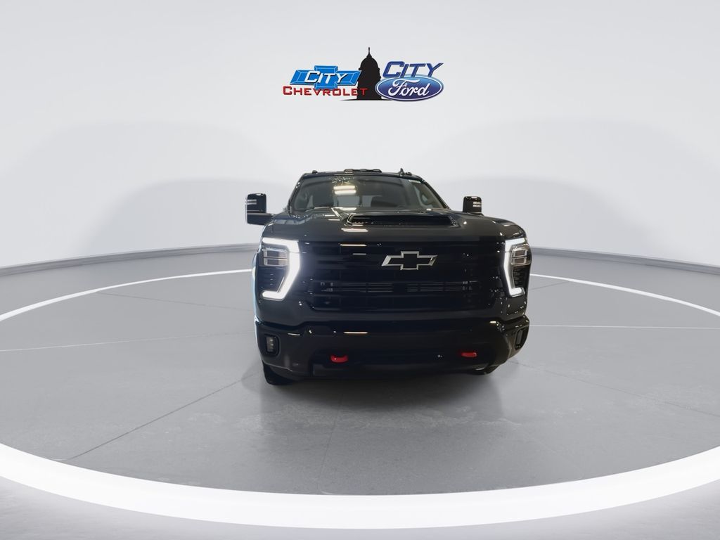 2025 Chevrolet Silverado 2500HD LTZ photo 3