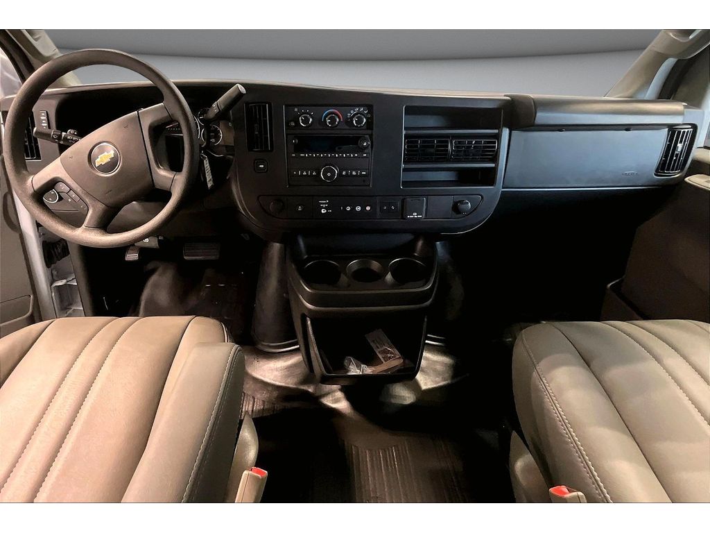 2025 Chevrolet Express Cargo Work Van - Photo 8