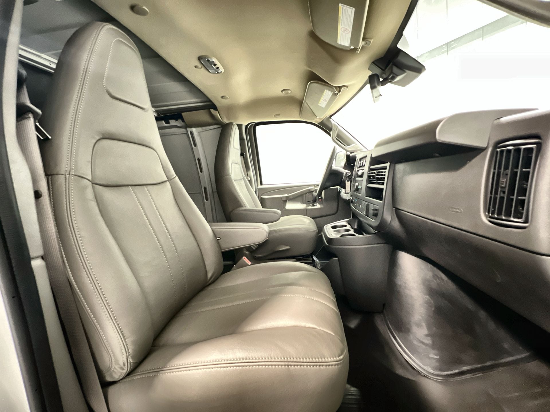 2025 Chevrolet Express Cargo Work Van - Photo 59