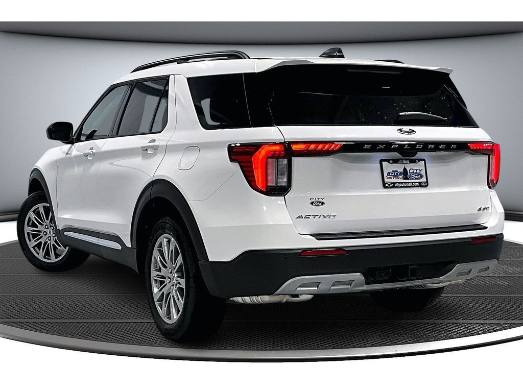 2025 Ford Explorer photo 3