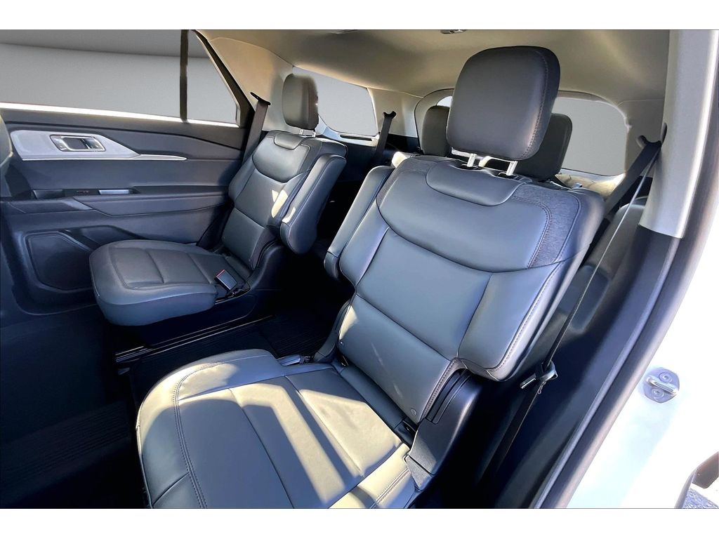 2026 Ford Explorer Active - Photo 13