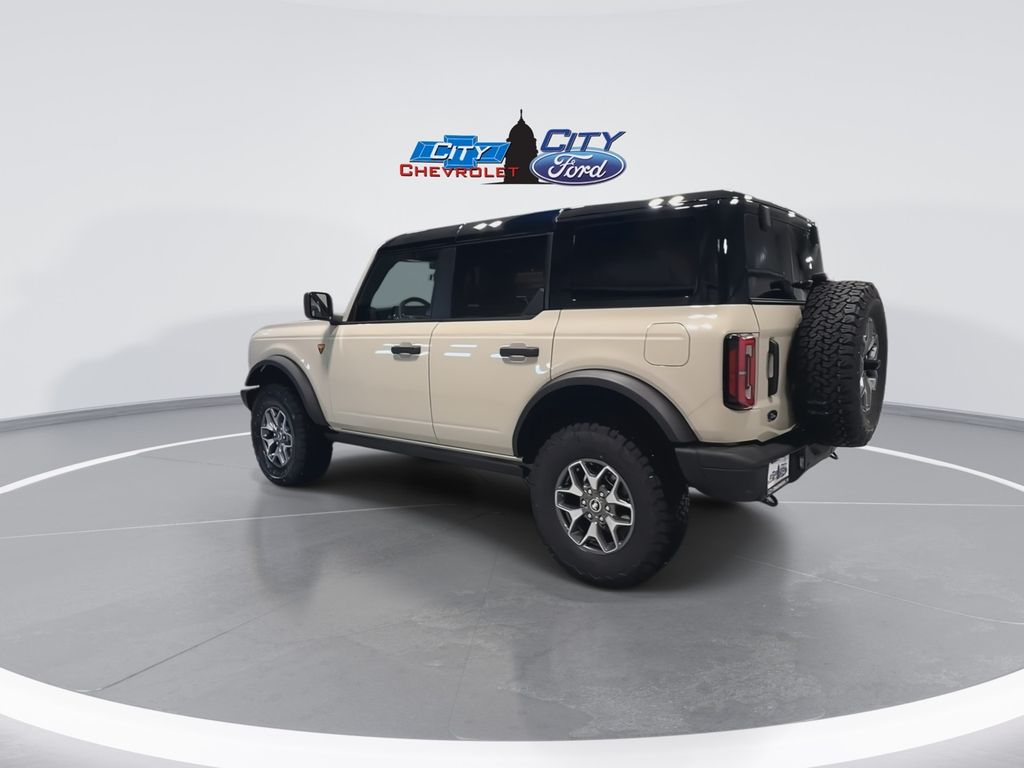 2025 Ford Bronco Badlands photo 2