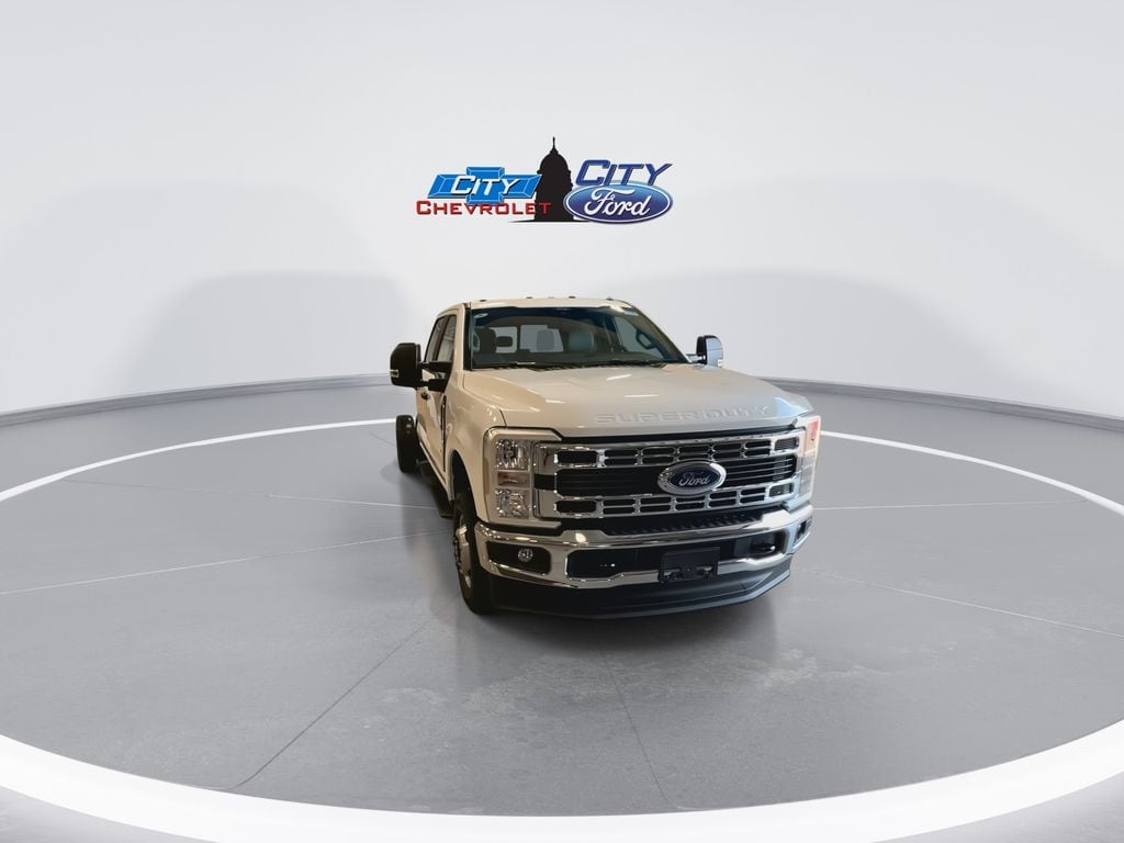 2026 Ford F-350 XL photo 3