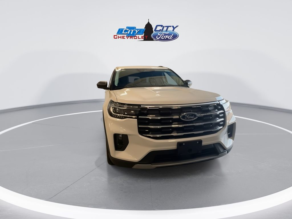 2025 Ford Explorer photo 3
