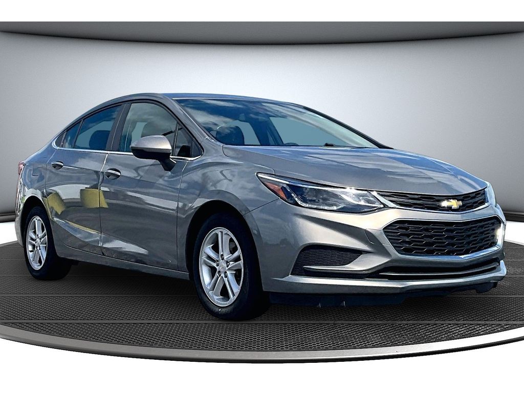 Used 2018 Chevrolet Cruze LT with VIN 1G1BE5SM0J7148769 for sale in Columbia City, IN