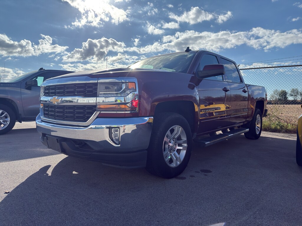 2017 Chevrolet Silverado LT photo 3